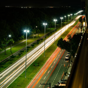 northsouth-avenue-night-motion-cars Diseño de proyectos de iluminación y alumbrado público