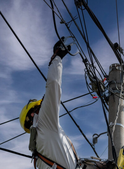 Construcción de líneas de distribución eléctrica en media y baja tensión